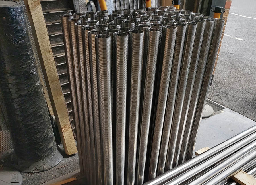Filter tubes and cartridges in oil filtration